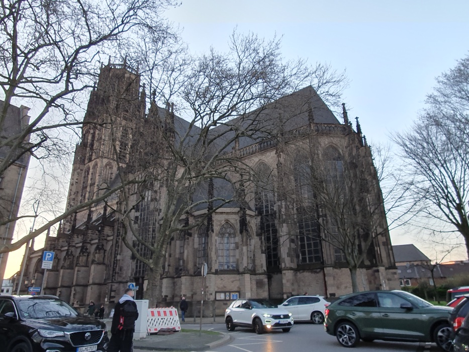1316から1415年に掛けて建てられた教会。
